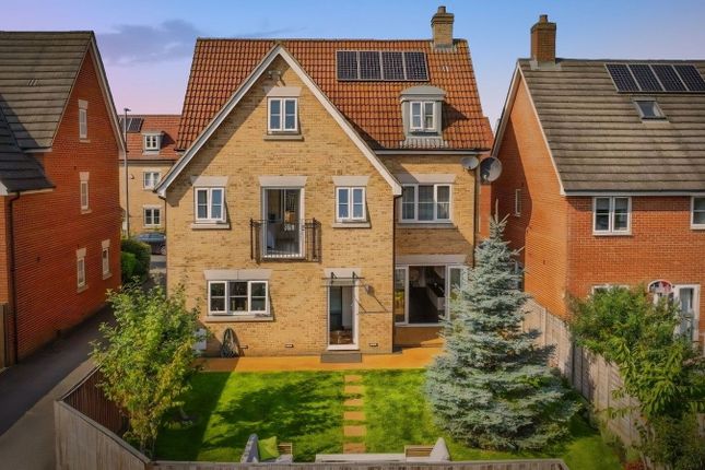Gilders Road, Dunmow CM6 5 bed detached house for sale
