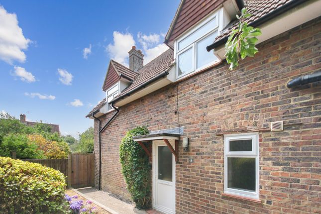 Halsford Croft, East Grinstead, RH19 3 bed semi