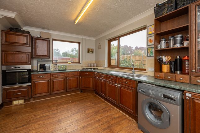 Clay Flat Lane, Doncaster, DN11 3 bed semi