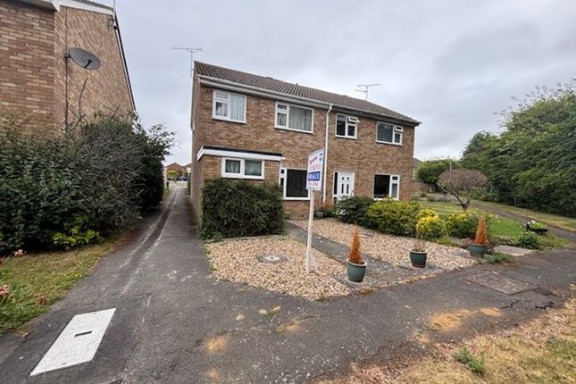 Claydon Path, Aylesbury, Buckinghamshire 3 bed end of terrace house for sale