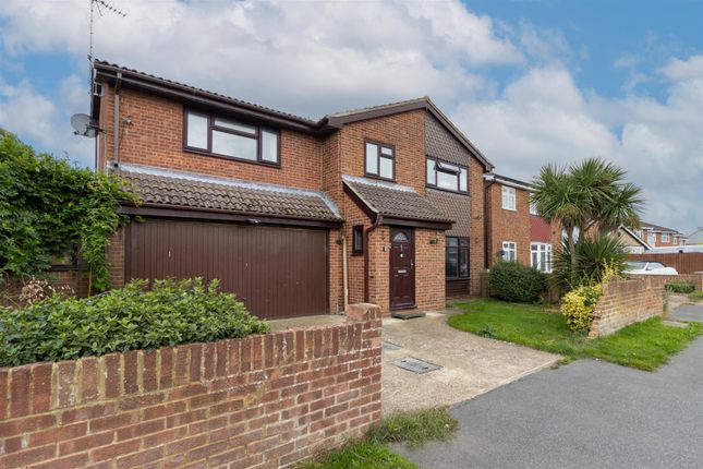 Goldsworthy Drive, Great Wakering SS3 4 bed detached house for sale