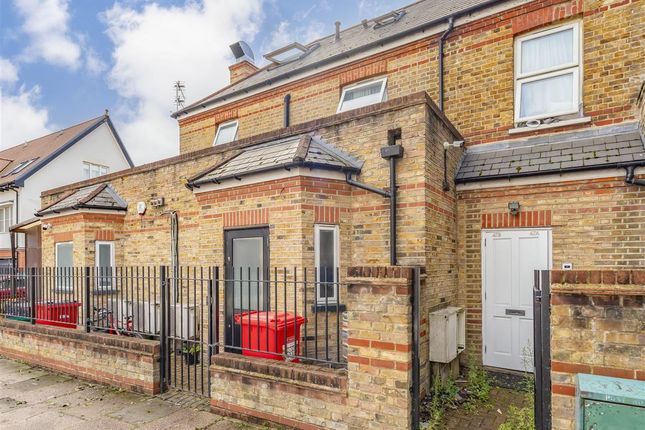 Greenford Avenue, Hanwell 3 bed apartment for sale
