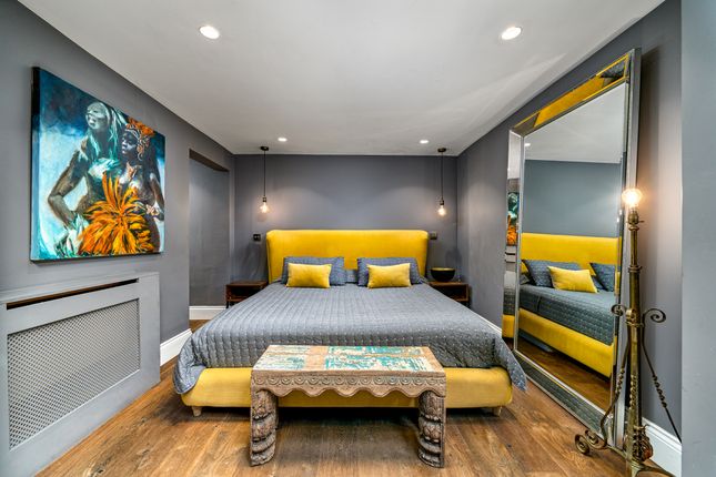 Burnaby Street, Chelsea 1 bed apartment for sale