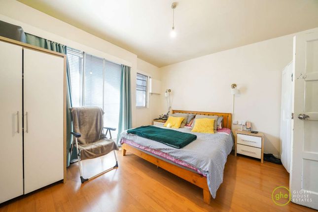 Conrad House, Nine Elms, London 2 bed flat for sale