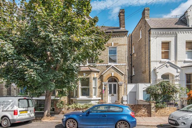 Werter Road, London SW15 3 bed flat for sale