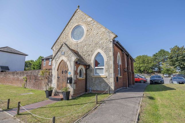 Kennington Road, Ashford, TN24 2 bed detached house for sale