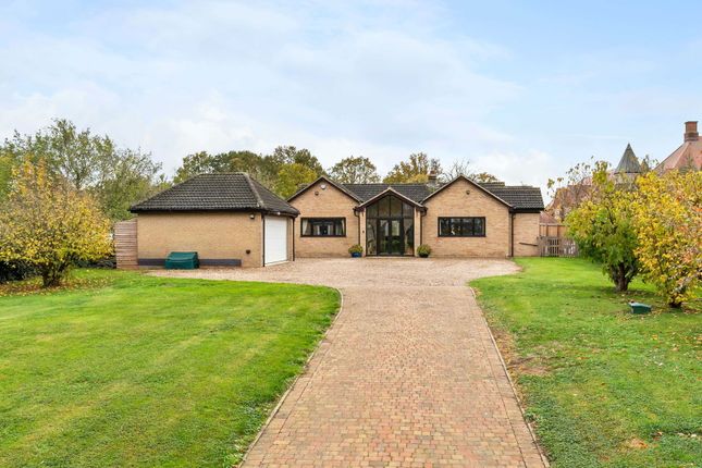 East Hanningfield Road, Chelmsford CM2 4 bed detached bungalow for sale