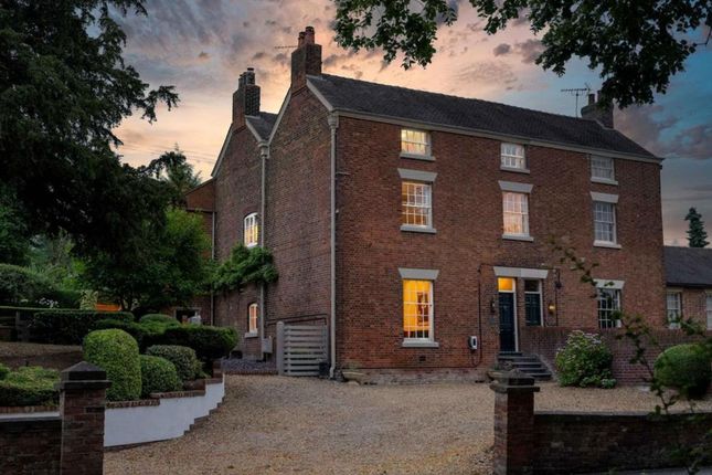 5 bedroom semi-detached house for sale