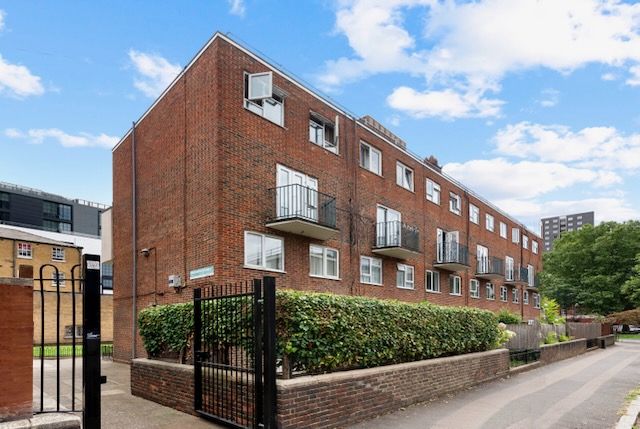 Windsor Terrace, Hoxton, London, N1 2 bed maisonette for sale