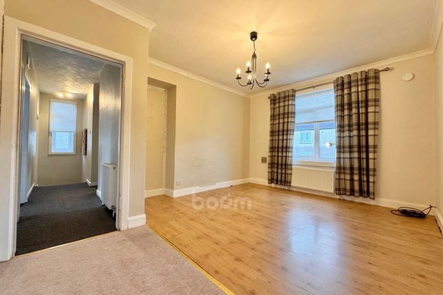 9 Mains Avenue, Beith 2 bed flat for sale