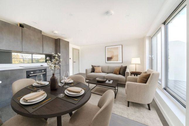 Rosemount Avenue, Surrey KT14 1 bed flat for sale