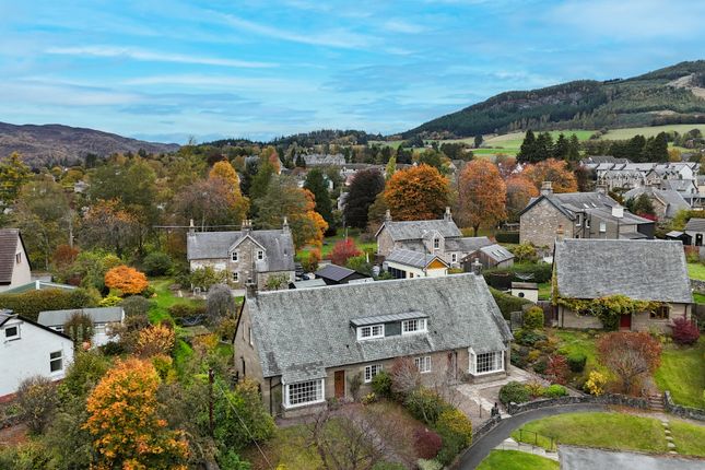 Parkcroy Crescent, Pitlochry 3 bed semi