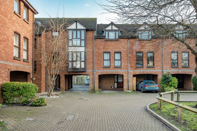 Farriers Close, Epsom KT17 Studio for sale