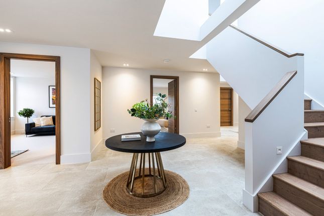 5 bedroom link detached house for sale