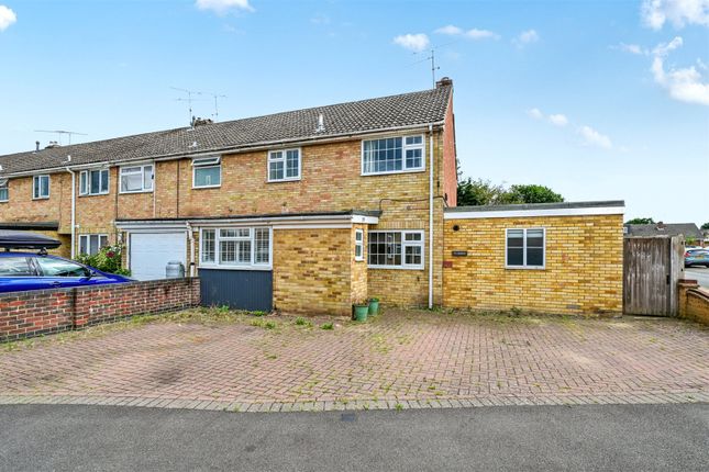 Farm View, Hampshire GU46 5 bed end of terrace house for sale