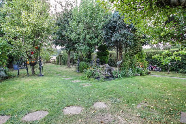 Chelmsford Road, Shenfield, Brentwood 3 bed semi