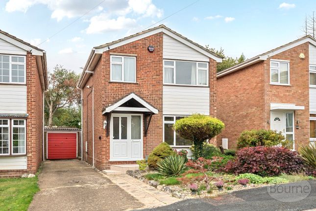 Rushden Way, Farnham, Surrey, GU9 3 bed detached house for sale