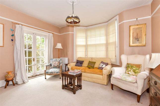 Horsham Road, Cranleigh, Surrey 3 bed detached house for sale