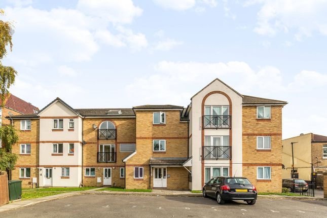 Vine Place, Hounslow, TW3 2 bed flat for sale