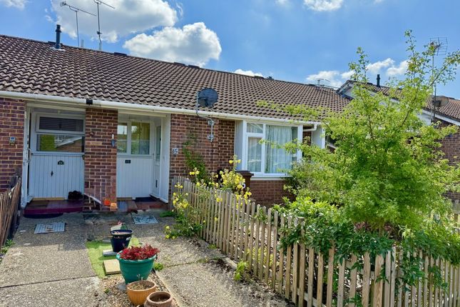 Elm Close, Bordon GU35 2 bed terraced bungalow for sale