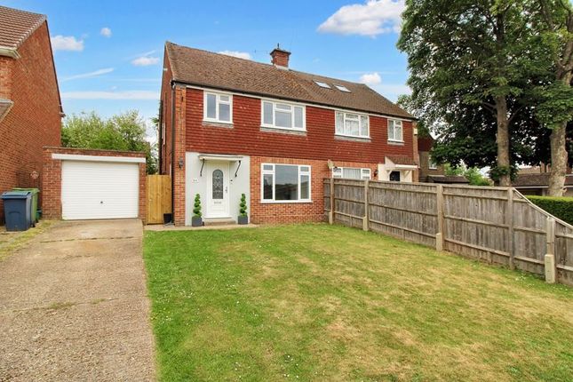 Cedar Avenue, Hazlemere, HP15 7EE 3 bed semi