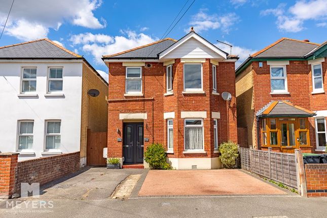 Avon Road West, Christchurch, BH23 2 bed apartment for sale