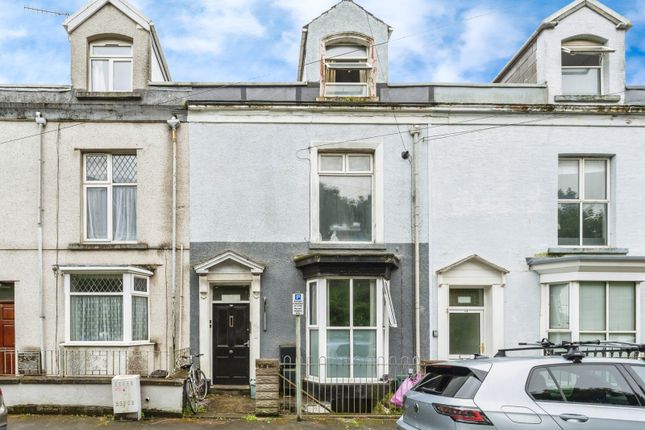 6 bedroom house for sale