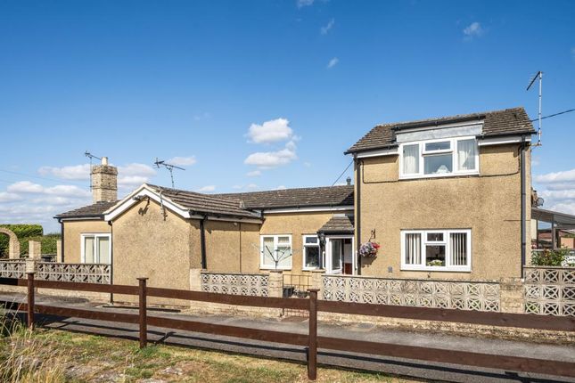 Witney,  Oxfordshire,  OX29 3 bed bungalow for sale