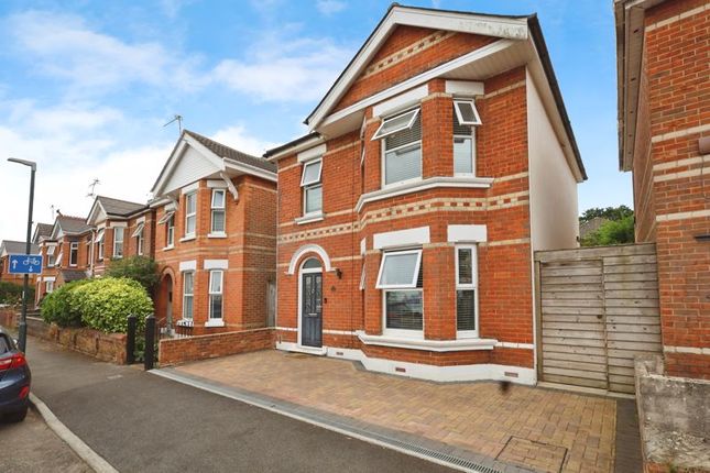 Green Road, Bournemouth BH9 3 bed detached house for sale