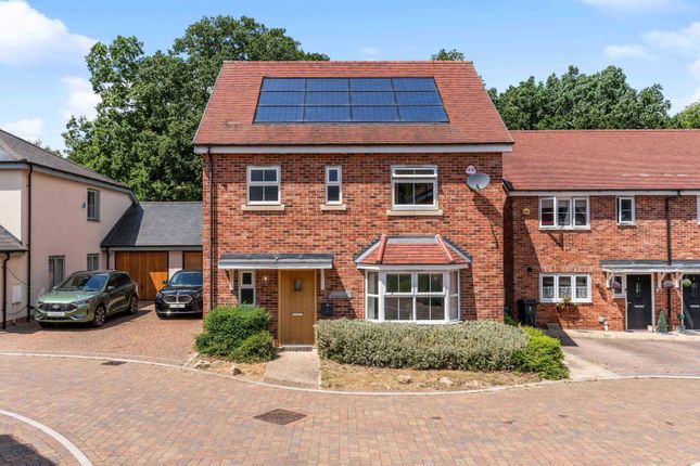 Watlington Gardens, Brentwood CM13 3 bed detached house for sale