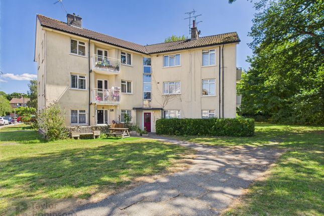 Sunnymead, West Green, Crawley 2 bed flat for sale