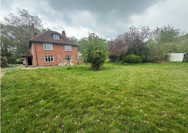 Burghclere,  Hampshire,  RG20 4 bed detached house for sale