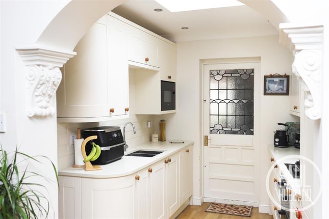 Marham Road, Lowerstoft, NR32 4 bed semi