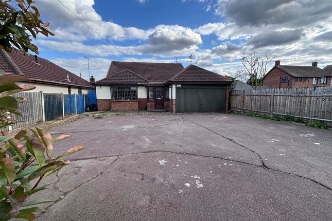 Long Road, Canvey Island, SS8 3 bed detached bungalow for sale