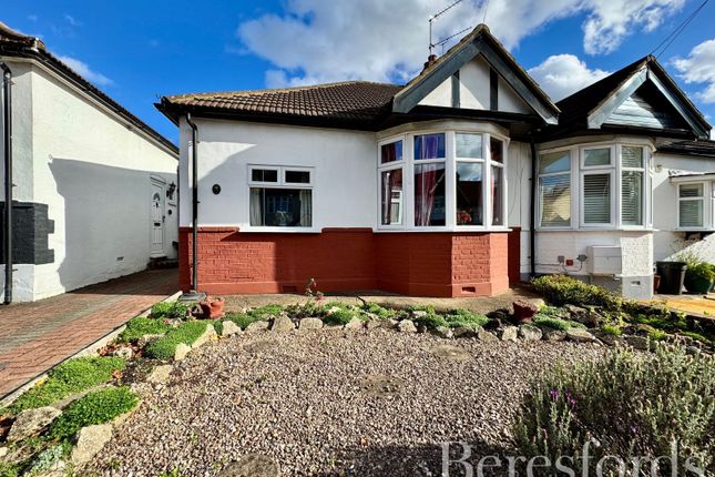 Brooklands Gardens, Hornchurch, RM11 2 bed bungalow for sale