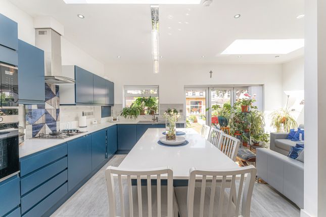 Kenilworth Gardens, Ilford, Essex, IG3 3 bed terraced house for sale