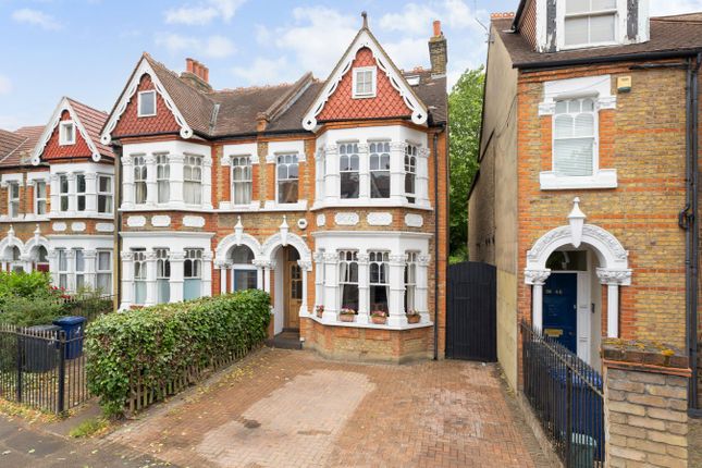 5 bedroom semi-detached house for sale