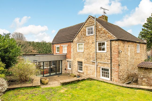 4 bed detached house