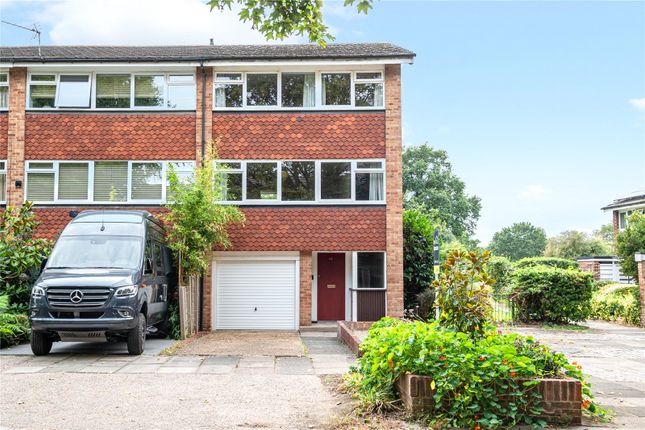 Kingfisher Drive, Surrey 4 bed end of terrace house for sale