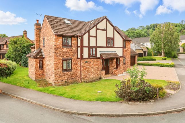 Swallow Close, Leeds LS21 6 bed detached house for sale