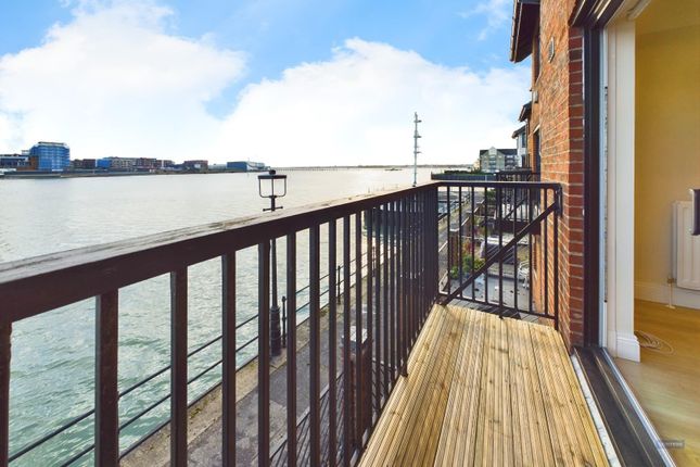 Calshot Court, Ocean Village, SO14 3 bed house for sale