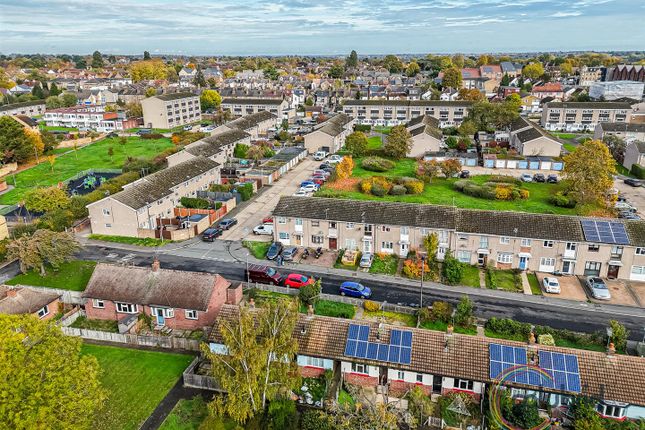 5 bedroom terraced house for sale