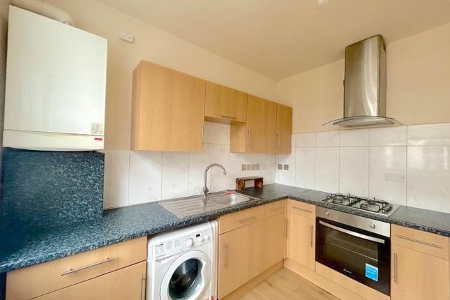 High Street, London, SE25 2 bed flat for sale