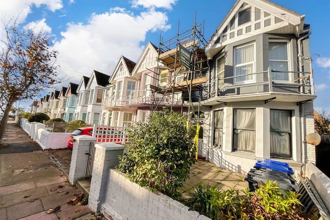 1 bedroom ground floor flat for sale
