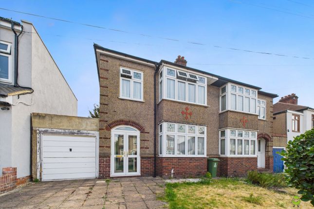 Canberra Road, Bexleyheath, Kent, DA7 3 bed semi