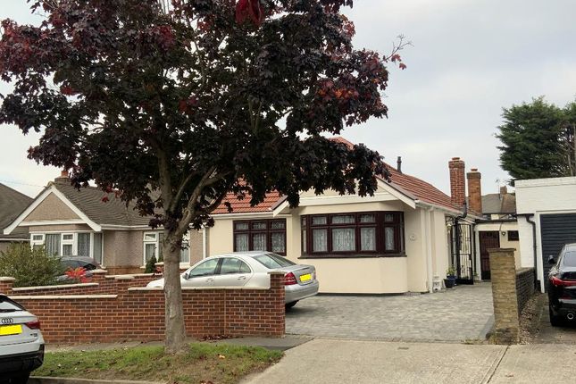 Hornchurch RM12 4 bed bungalow for sale