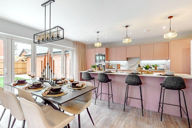 5 bed detached house