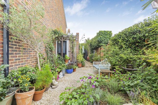 Parrs Place, Hampton TW12 3 bed house for sale