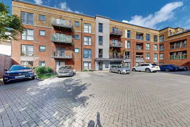 Arla Place, Ruislip, HA4 2 bed apartment for sale