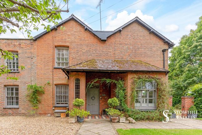 Stoke Row Road, Peppard Common, RG9 6 bed semi